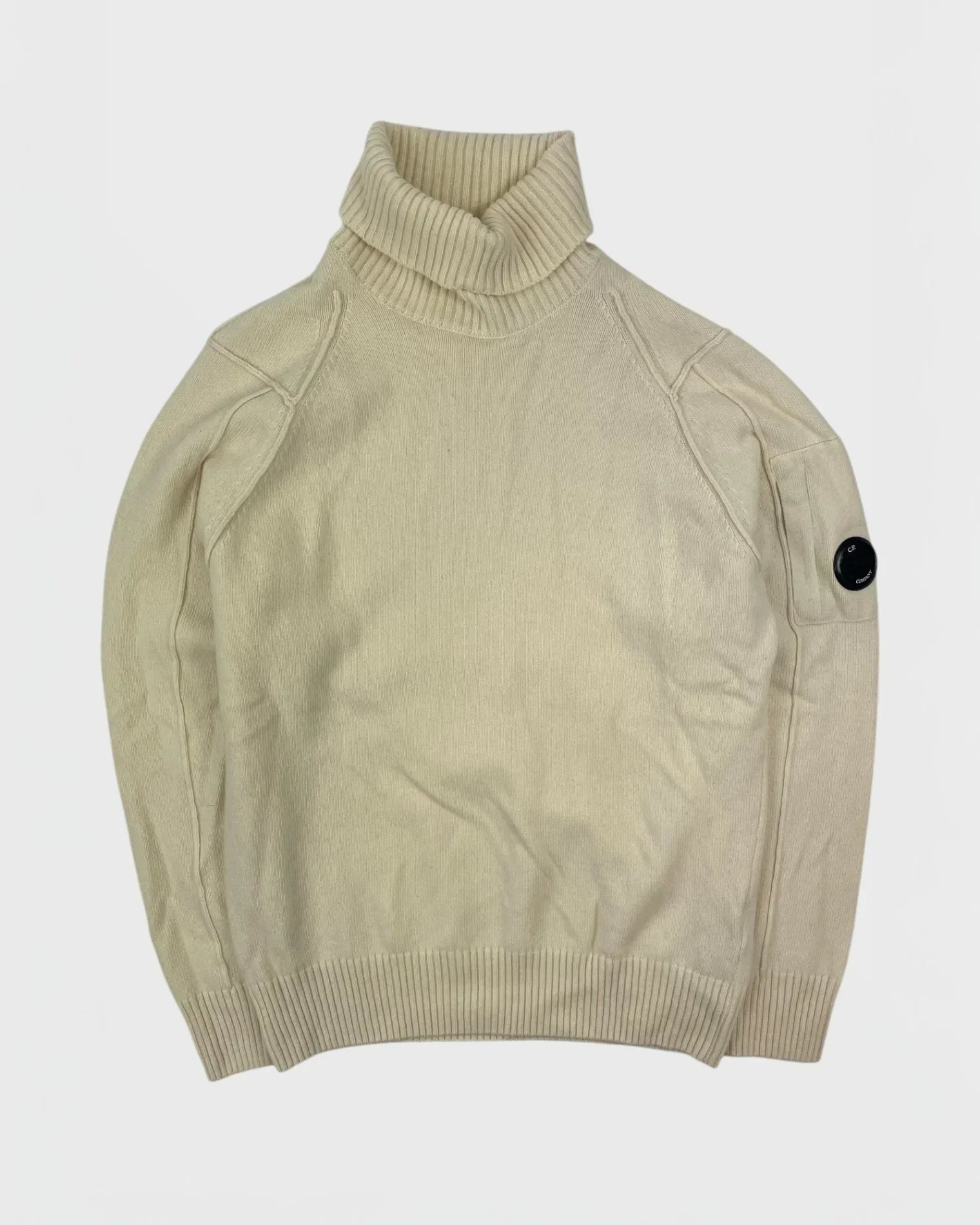 C.P company pull