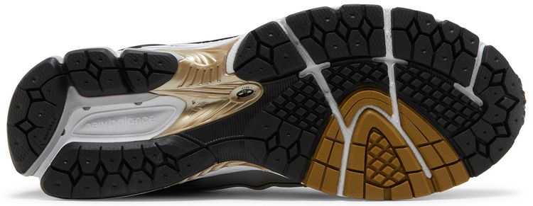 .New Balance 1906R Metallic Silver Metallic Gold