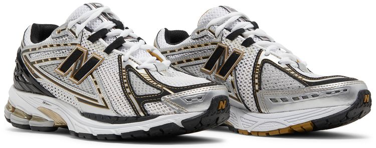 .New Balance 1906R Metallic Silver Metallic Gold