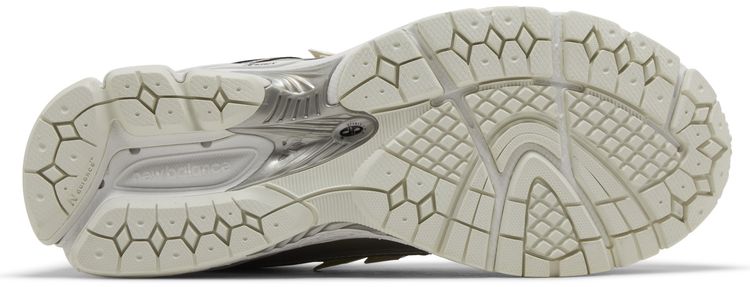 .New Balance 1906R silver