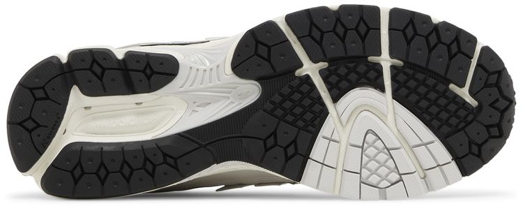 .New Balance 1906R 'Silver Metallic Cream'