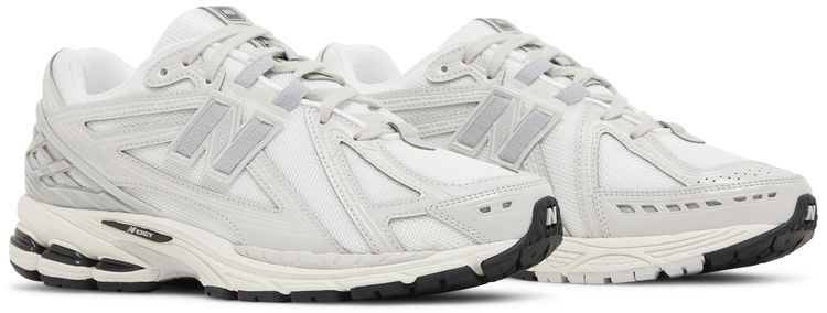 .New Balance 1906R 'Silver Metallic Cream'
