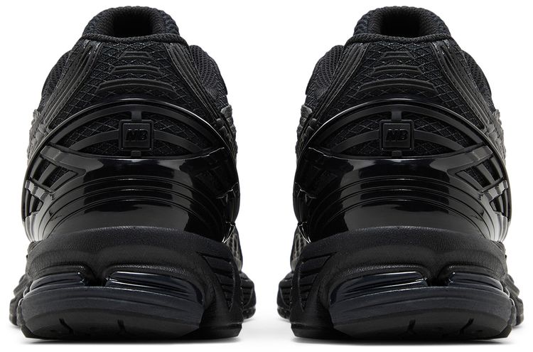 .New Balance 1906U Triple Black