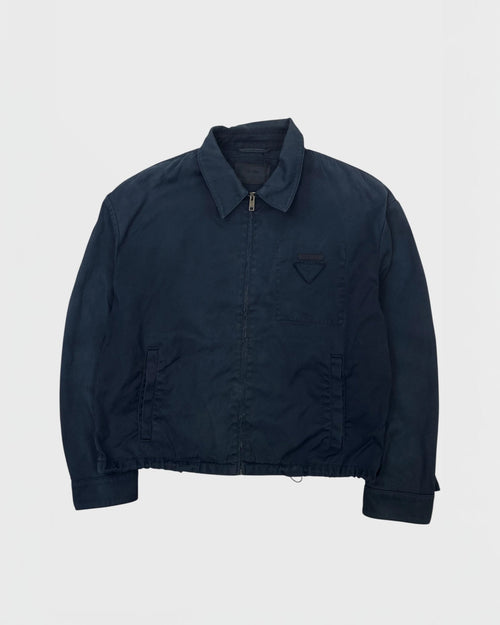 Prada veste en jeans