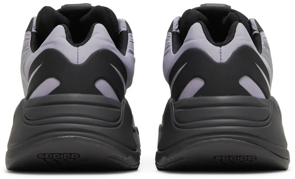 .Yeezy Boost 700 MNVN Geode