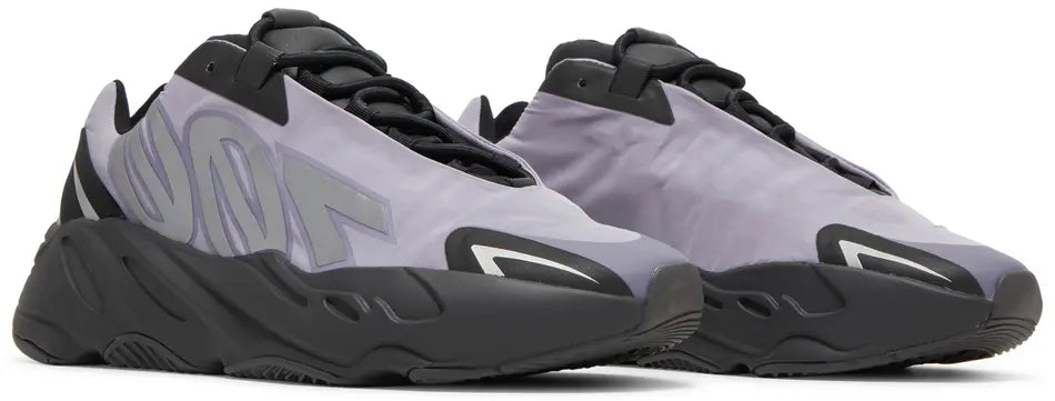 .Yeezy Boost 700 MNVN Geode