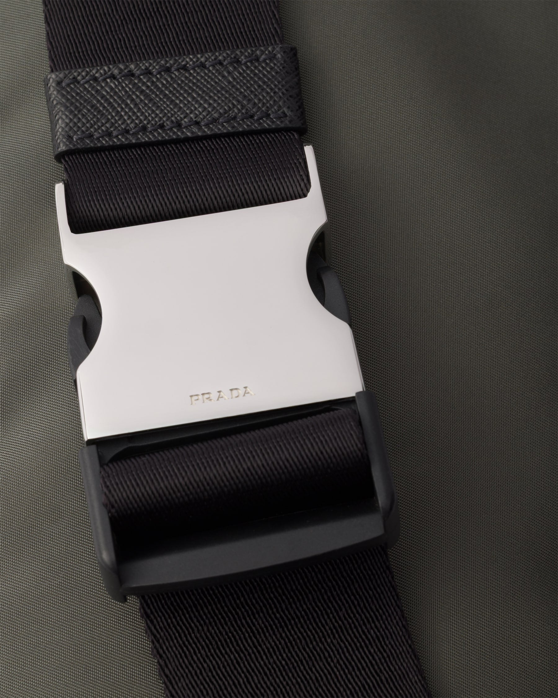 .Sac banane en Re-Nylon et cuir Saffiano