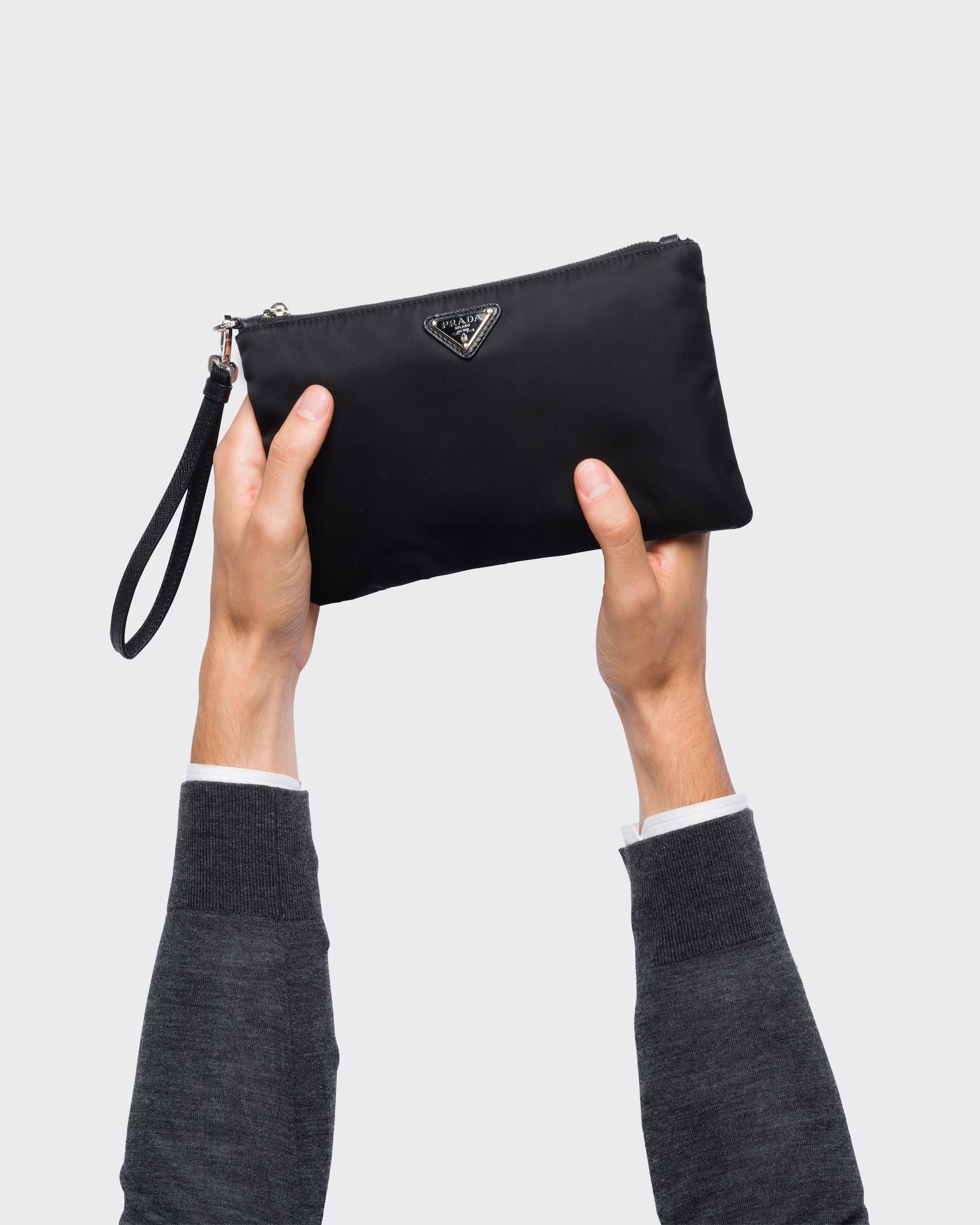 .Pochette en Re-Nylon et cuir Saffiano