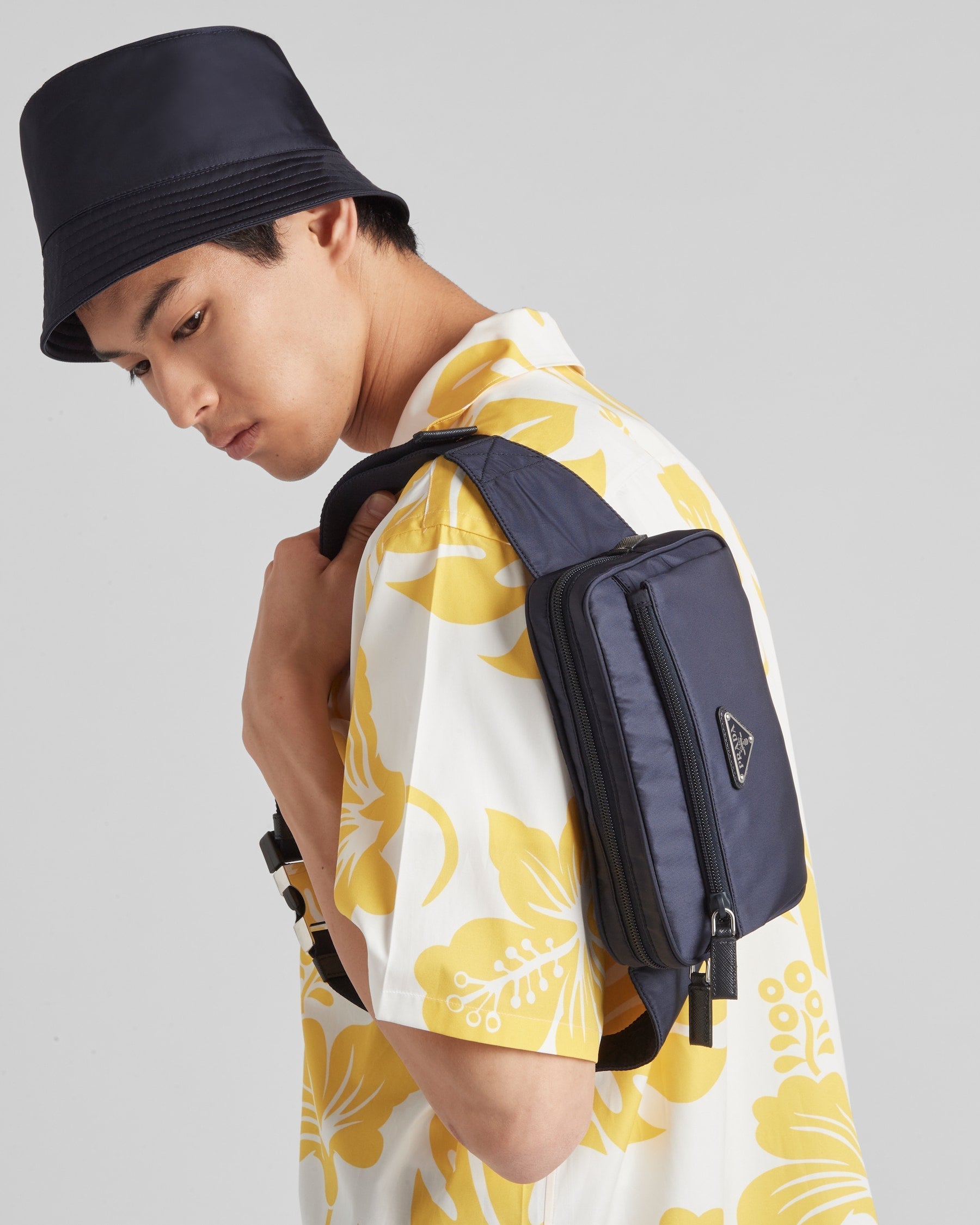 .Sac banane en Re-Nylon et cuir Saffiano