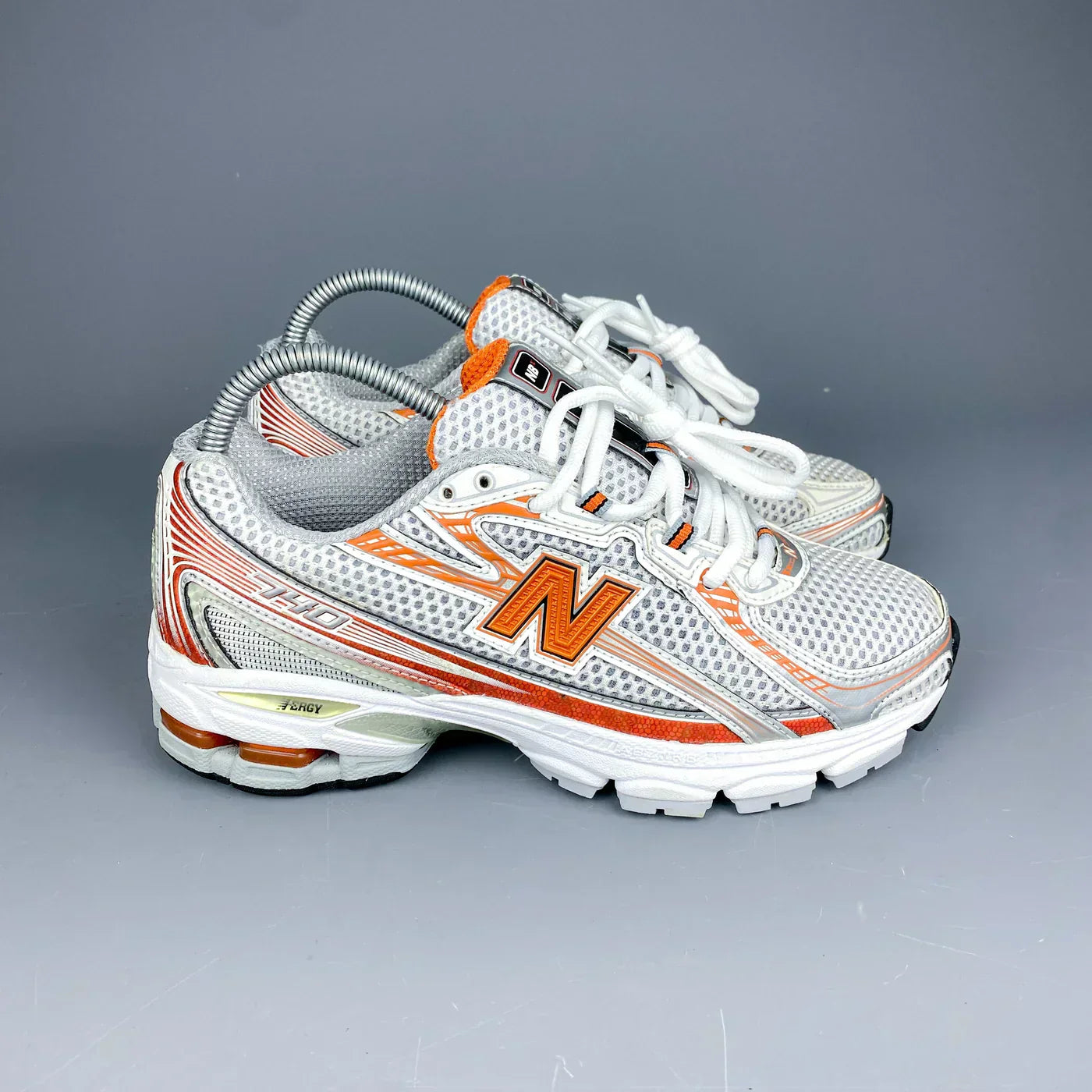 .New Balance 740 ORANGE
