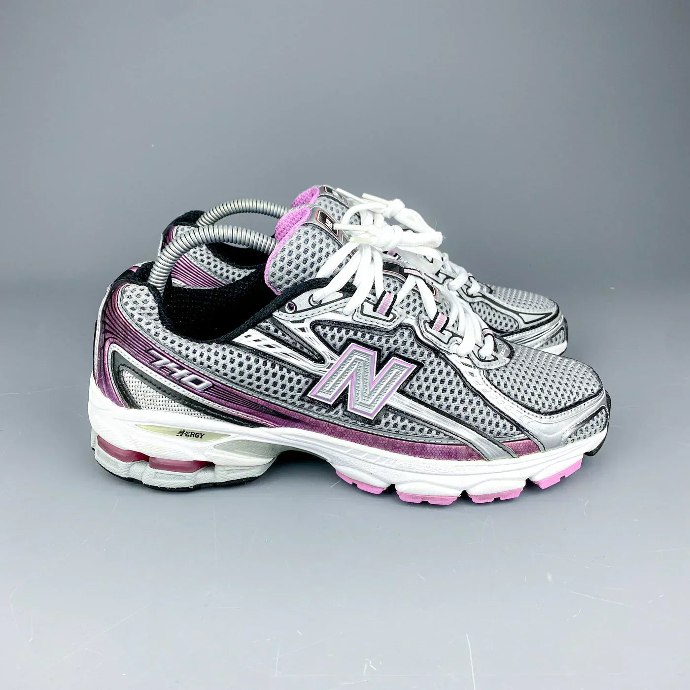 .New Balance 740 PINK