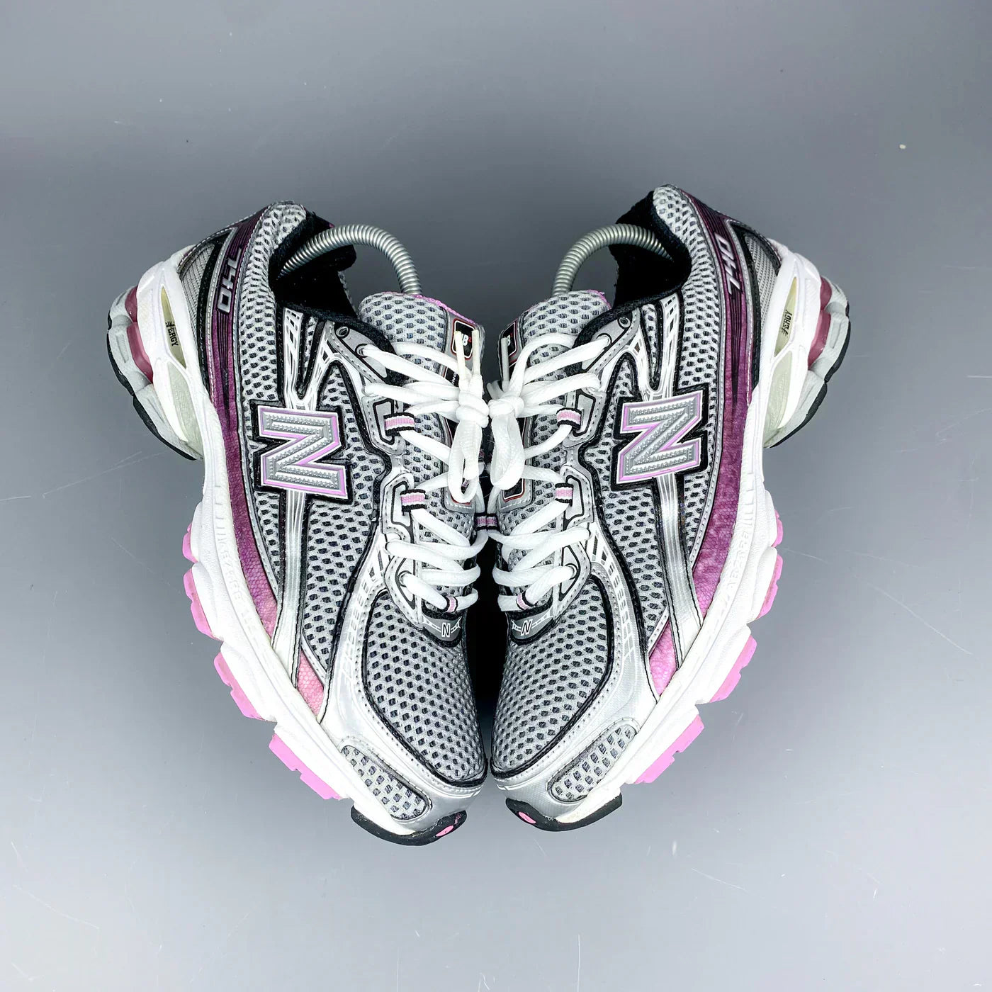 .New Balance 740 PINK